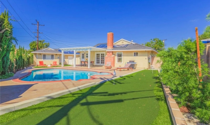 Primary Photo - 405 N Peach Knoll