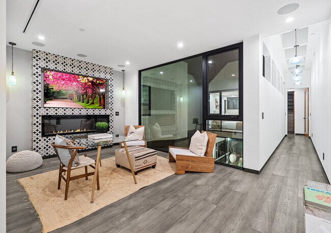 Building Photo - 838 California Ave