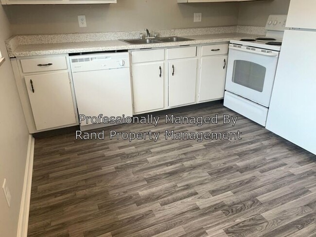 Building Photo - 117 Sylvia Dr