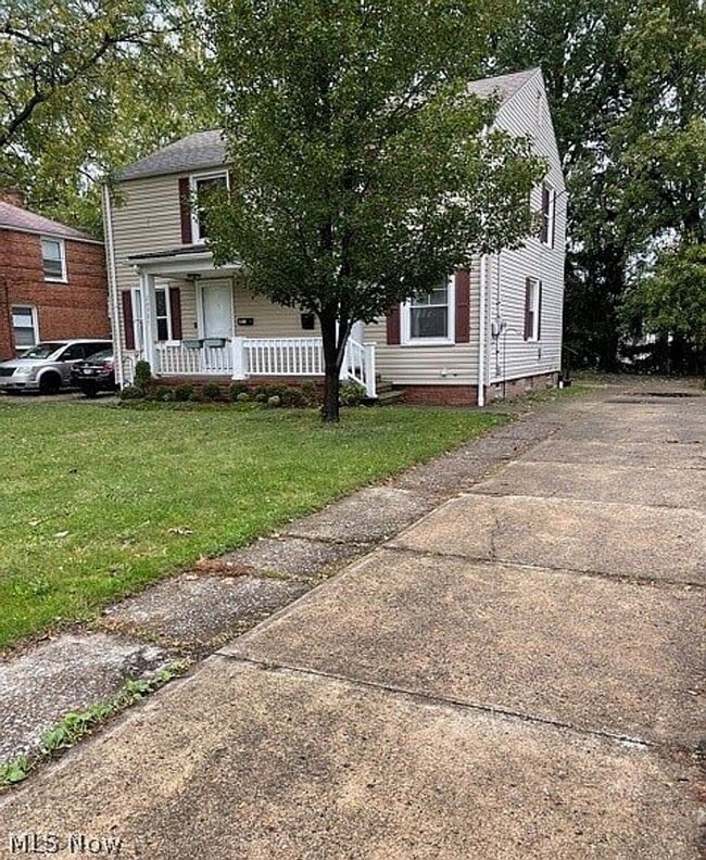 Building Photo - 2 Bedroom 1 bath Great location Euclid ave...