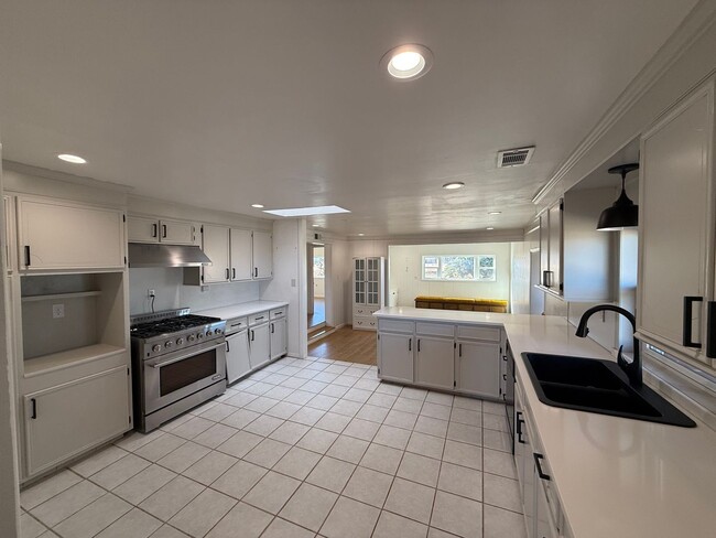 Building Photo - Spacious 2 Bedroom on 1 Arce -Texico Schools