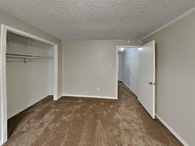 Building Photo - No App Fee. $500 Off 1st Months Rent with ...