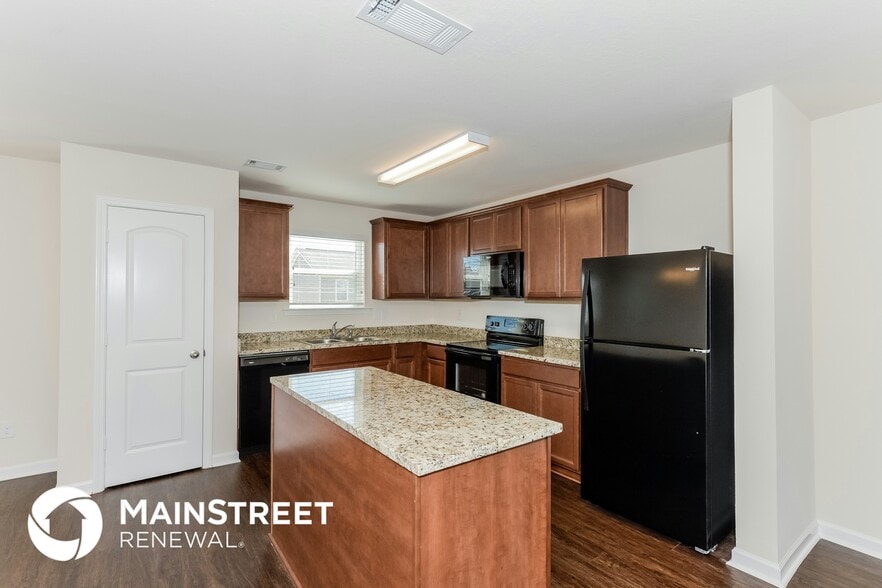 Building Photo - 2329 Bee Hive Dr