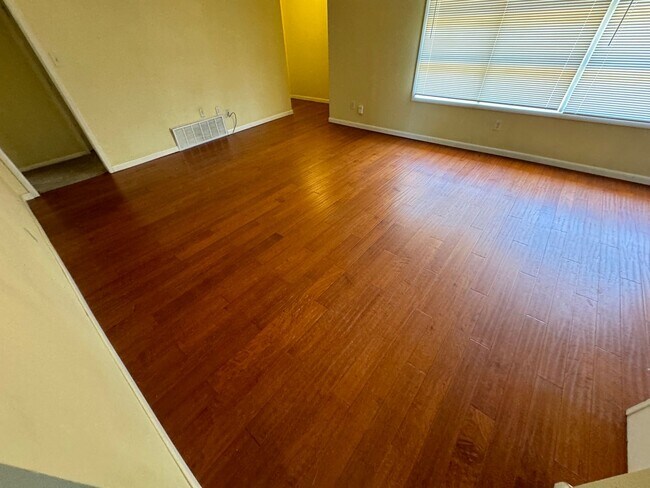 Building Photo - Stunning home located near Frank Higginbot...