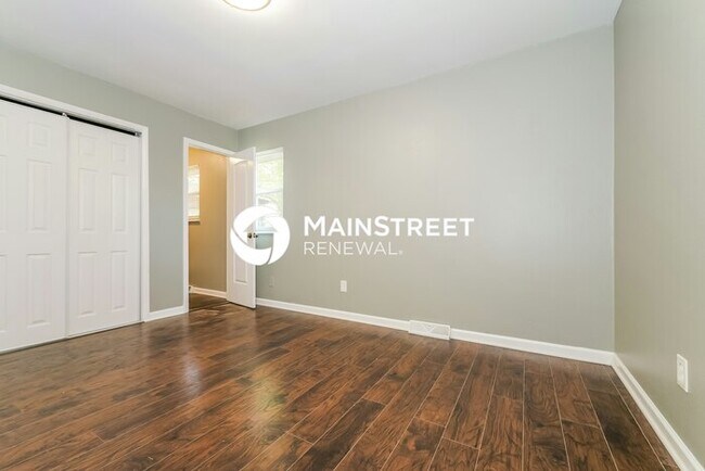 Building Photo - 3 Bedroom Pet-Friendly Home in Blue Springs, MO with Main Street Renewal