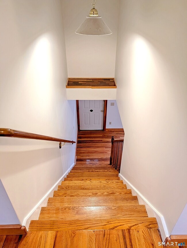 Building Photo - 434 Main St