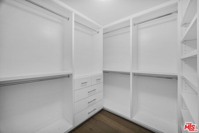 Building Photo - 141 Hollister Ave