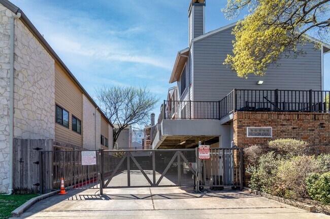 gated parking - 2710 Nueces St