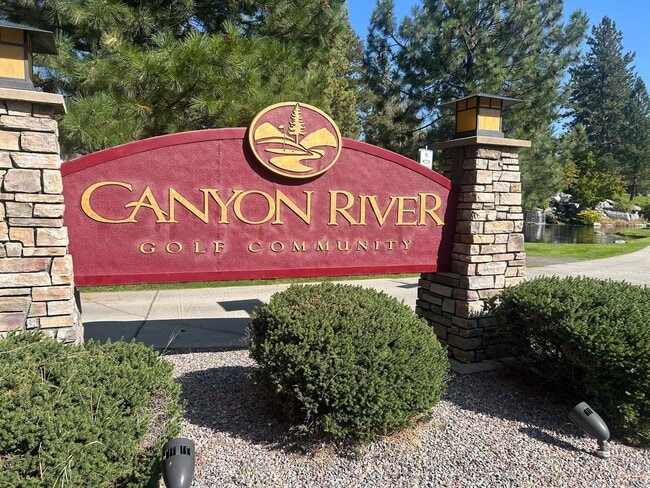 Building Photo - Gorgeous 4 Bedroom in Desirable East Misso...