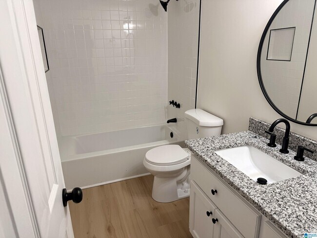 Building Photo - 121 Kentwood Way