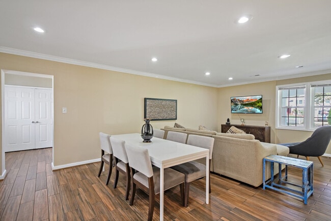 Building Photo - 7103 Highland St