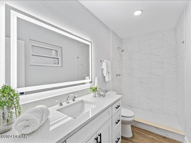 Building Photo - 879 Ponderosa Dr
