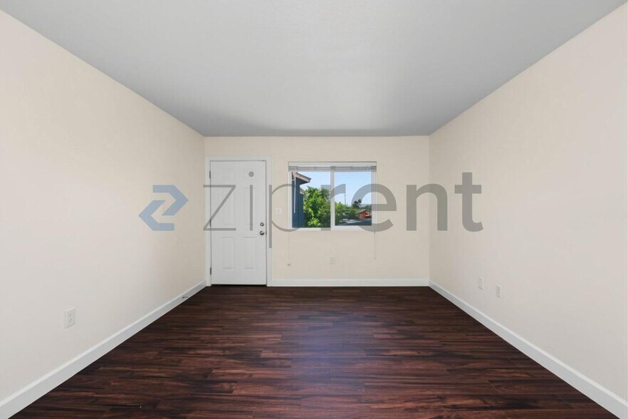 Building Photo - Unit B213