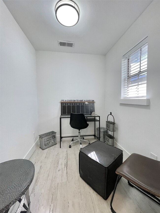 Building Photo - 1801 Huldy St