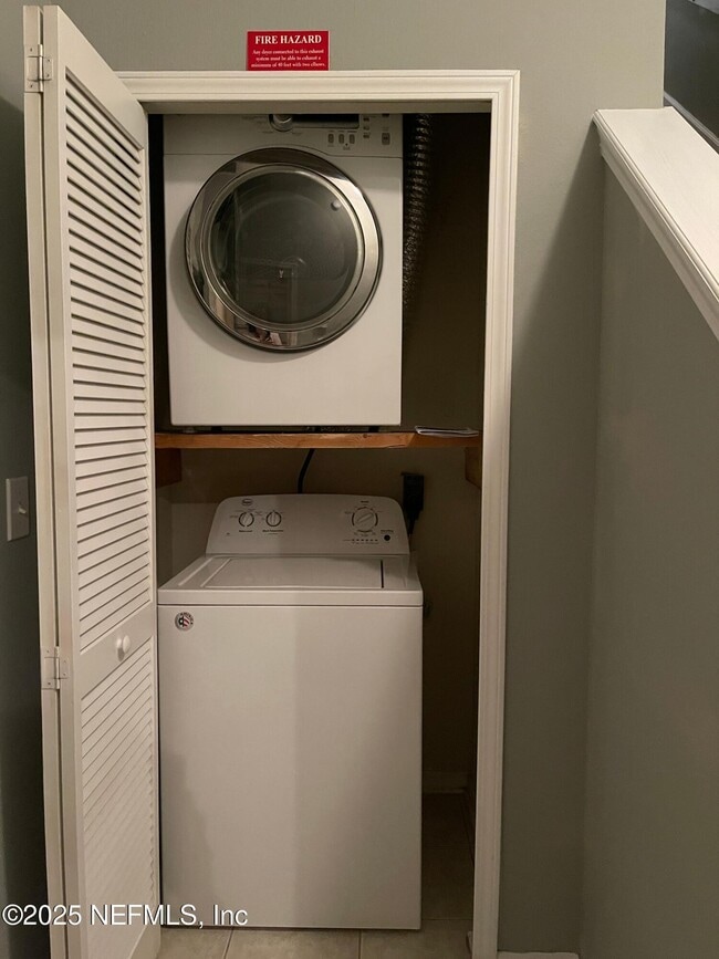 Building Photo - 9400 Underwing Way