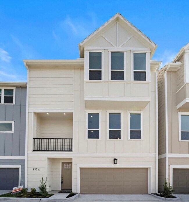 Building Photo - 835 Elkhart St