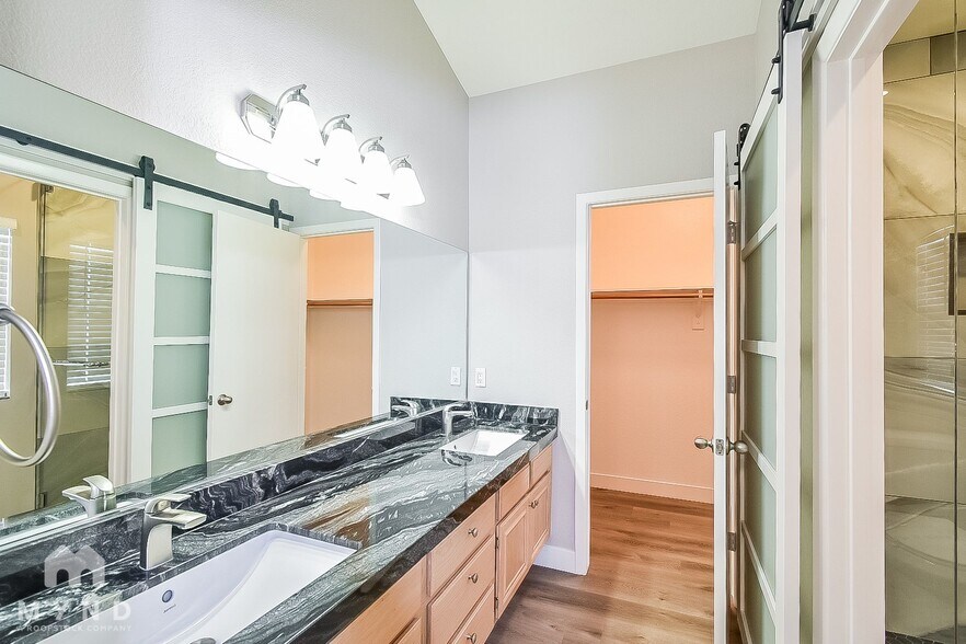 Building Photo - 5304 Del Lago Dr