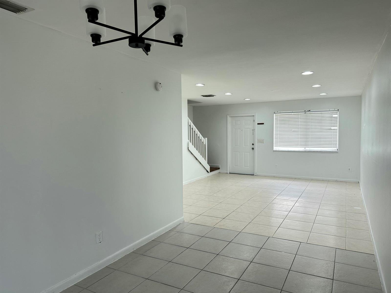 Building Photo - 2404 Seaside Dr