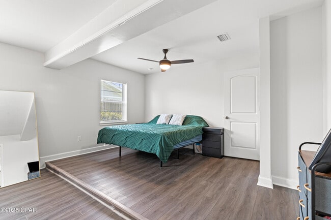 Building Photo - 1914 Clay Ave