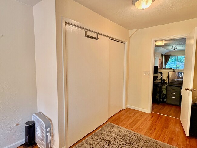 Building Photo - 11267 Butler Rd