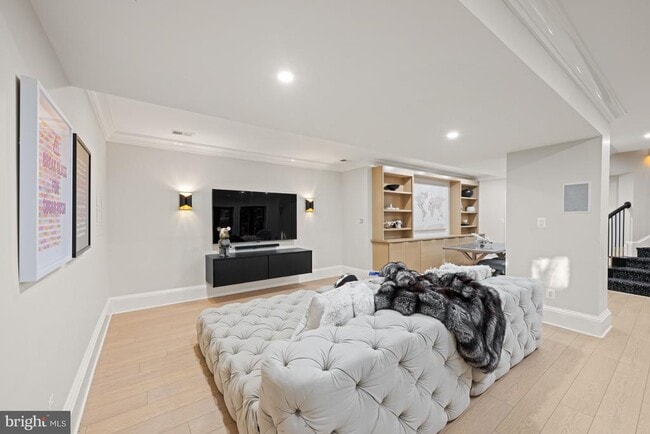 Building Photo - 8305 Fox Haven Dr