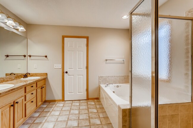Building Photo - 7586 Inland Ln N