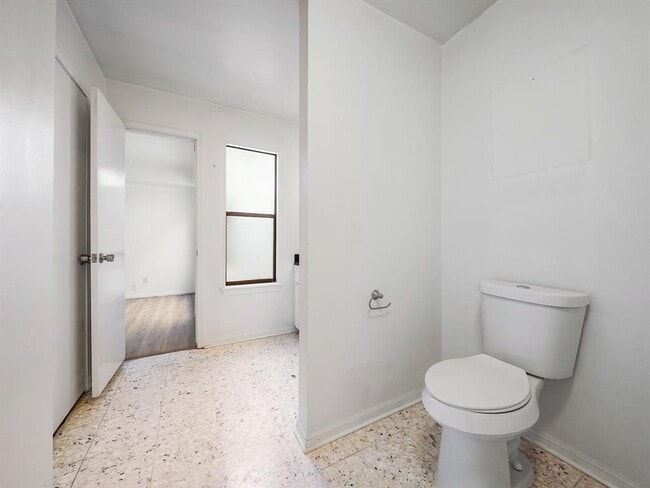 Building Photo - 10616 Bob White Dr