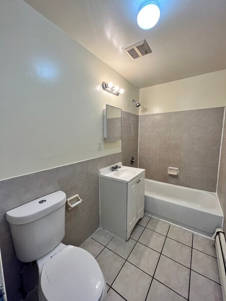 205 Union St 13 - 204 Union St