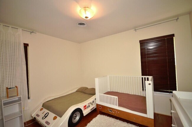 Building Photo - 5103 Orleans Ct
