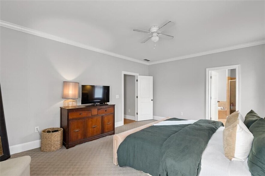 Building Photo - 372 Clifford Ave NE