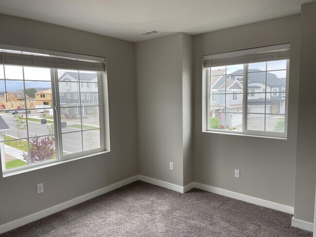 Building Photo - 153 E Brushy Canyon St