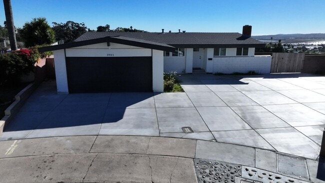 Building Photo - Freshly remodeled, 4 bedroom 2 bath house ...