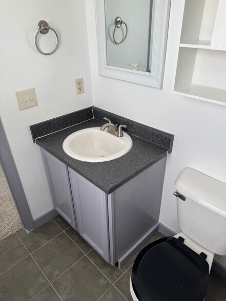 Building Photo - 475 Broadview Ct