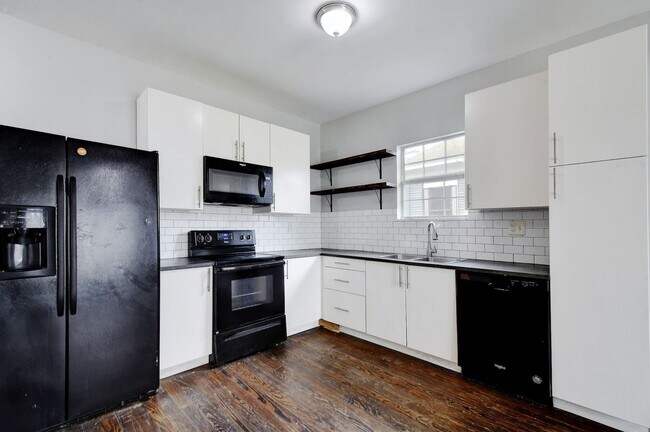 Building Photo - 3-Bedroom Home in Riverside