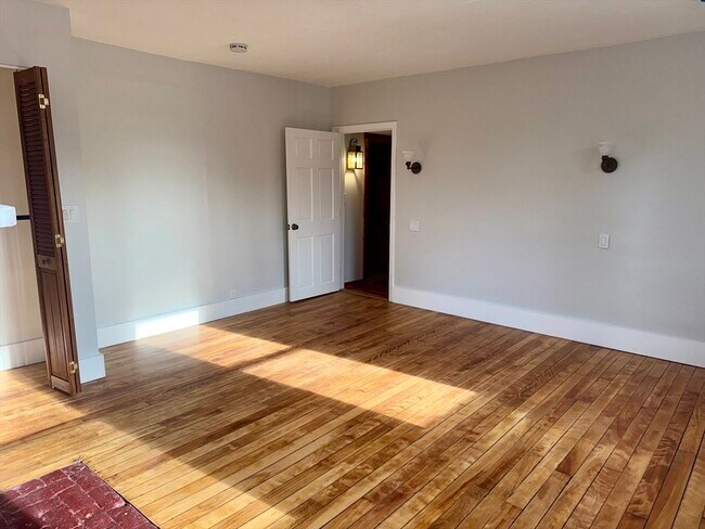 Building Photo - 25 Pine St