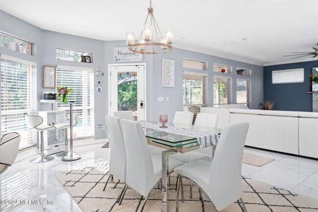 Building Photo - Fully Furnished Home