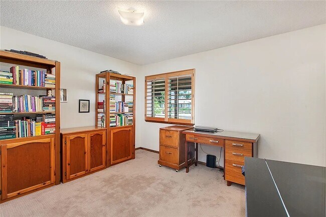 Building Photo - 1055 Corwin Pl