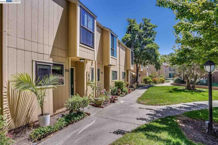 Building Photo - 9005 Alcosta Blvd