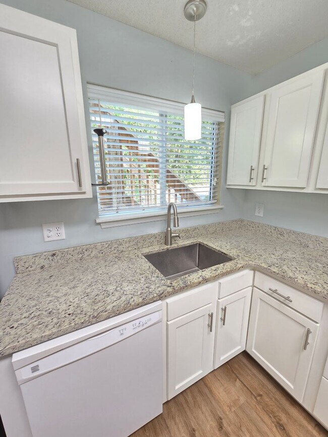 Building Photo - LAKESIDE VILLAGE - minutes to Wrightsville...