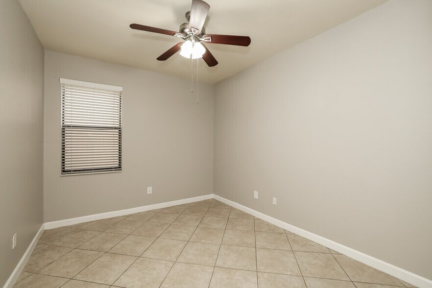 Building Photo - 3869 Aspen Leaf Dr