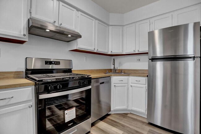 Building Photo - Cedarcroft Property