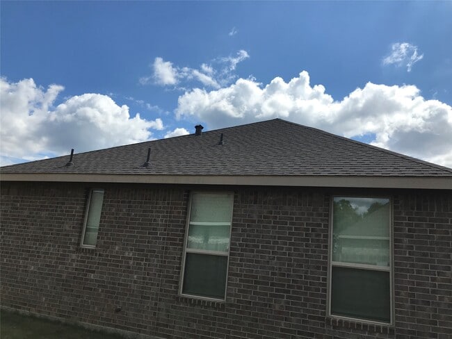 Building Photo - 28813 Bobcat Run Dr