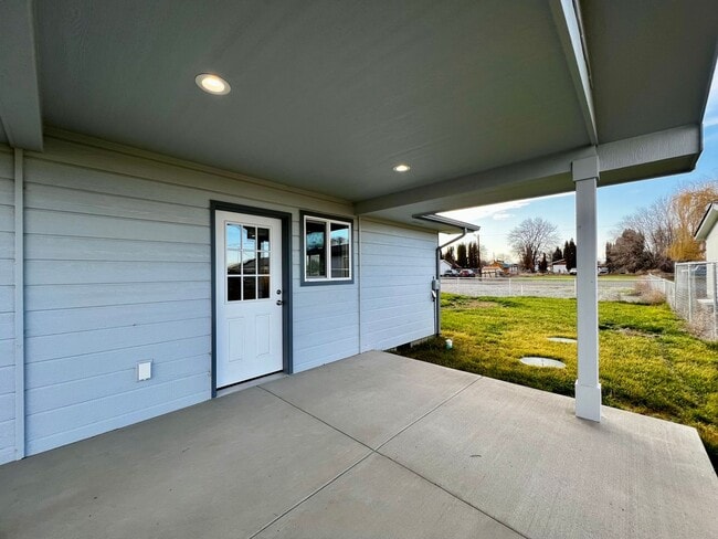 Building Photo - 2005 Ledwich Ave