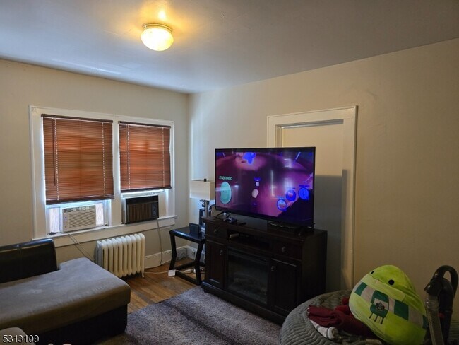 Building Photo - 1282 Valley Rd