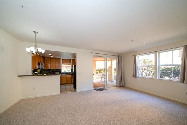Building Photo - Beautiful & Spacious 3bd Condo With Great ...