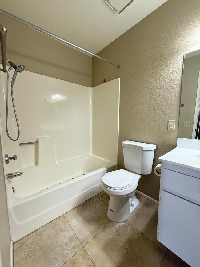 Building Photo - 312 W Yukon Dr