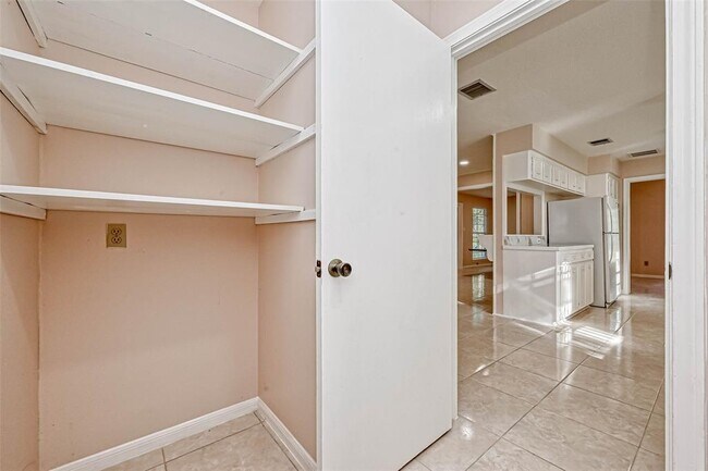 Building Photo - 11503 High Star Dr