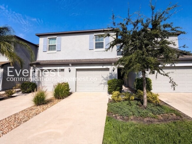 Building Photo - 946 Royal Empress Dr