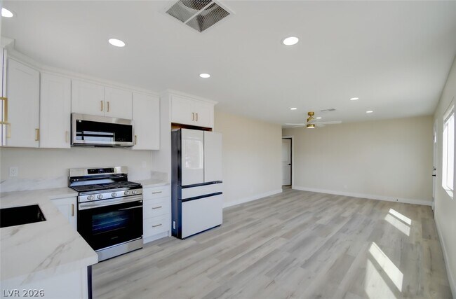 Building Photo - 4401 Vía Torino