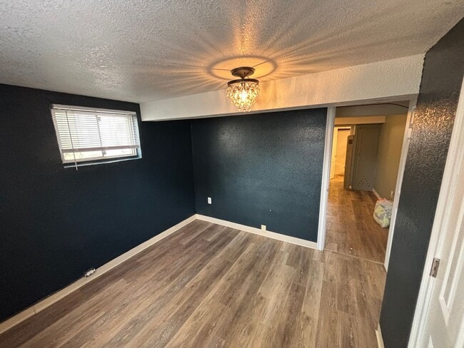 Building Photo - Updated 1 Bed 1 Bath in Central MHK